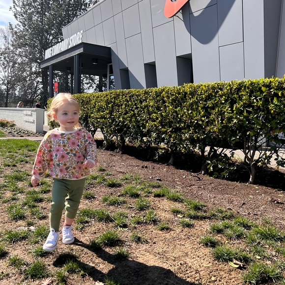 Skims T-Shirt Bra - Picture 9 of 10